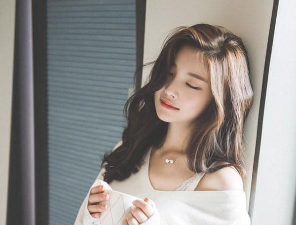 uống nước ấm trước khi đi ngủ giúp cải thiện các vấn đề về da