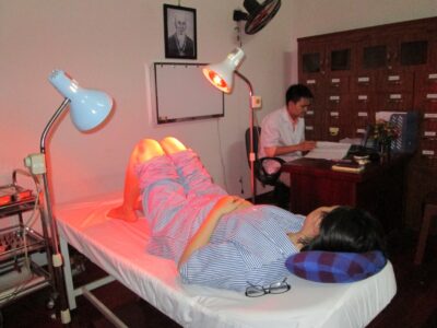7 Tác Dụng Của Đèn Hồng Ngoại Và Lưu Ý Khi Sử Dụng 7 tác dụng của đèn hồng ngoại trong việc hỗ trợ điều trị các bệnh về xương khớp