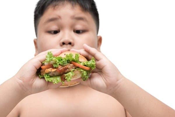 trẻ tăng cân trong mùa dịch, bác sĩ chỉ cách thổi bay mỡ thừa