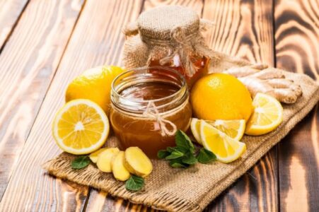 7 Loại Thực Phẩm Cần Tránh Khi Cho Con Bú 6 tỏi và ớt là những gia vị cay nóng và nặng mùi, có thể ảnh hưởng tới sữa mẹ