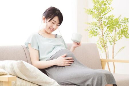 9 Lưu Ý Khi Mang Thai 3 Tháng Đầu Mẹ Bầu Cần Biết! 10 uống trà bạc hà giúp mẹ giảm tình trạng ốm nghén