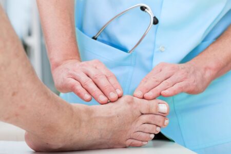 Những Dấu Hiệu Bệnh Gút. Người Mắc Bệnh Gout Kiêng Ăn Gì? 13 những dấu hiệu bệnh gút. người mắc bệnh gout kiêng ăn gì?