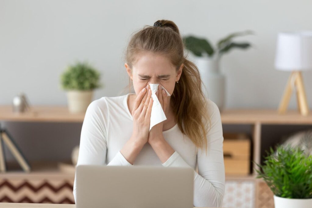 Nguyên Nhân Tường Nhà Bị Mốc Và 6 Cách Xử Lý Đơn Giản Hiệu Quả 10 nguyên nhân tường nhà bị mốc và 6 cách xử lý đơn giản hiệu quả