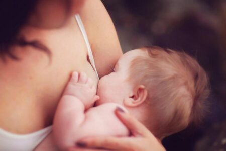 Có Nên Cho Trẻ Sơ Sinh Uống Nước Hay Không? 6 cho trẻ sơ sinh uống nước