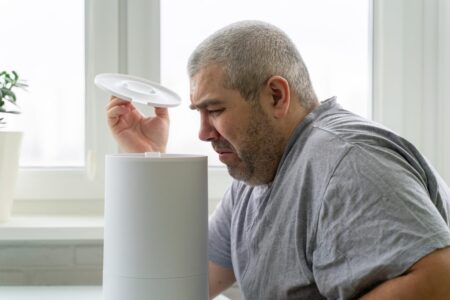 7 Cách Sửa Máy Phun Sương Tại Nhà Nhanh Chóng, Hiệu Quả, Tiết Kiệm Chi Phí 11 máy tạo độ ẩm có mùi là do đâu?