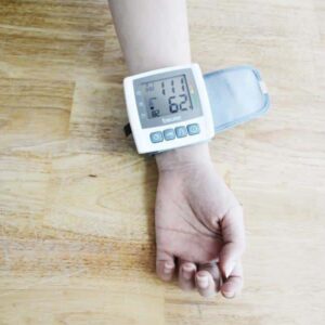 máy đo huyết áp cổ tay beurer bc30 11