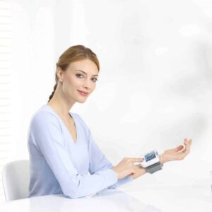 máy đo huyết áp cổ tay beurer bc44 11